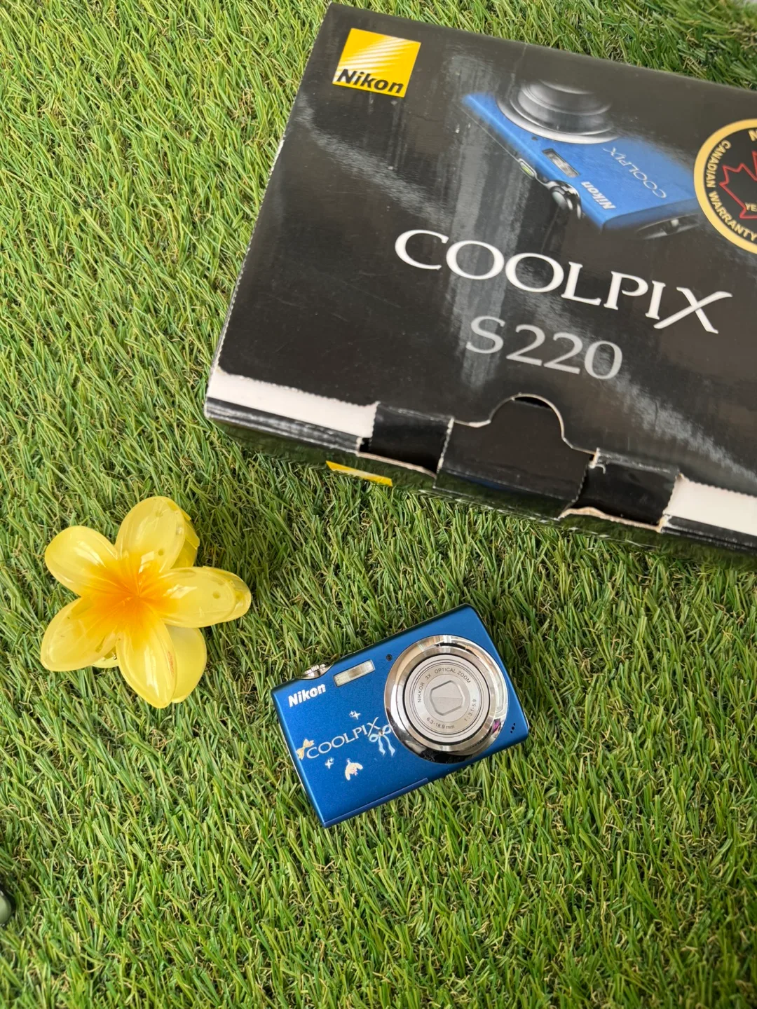 Nikon Coolpix S220 Digital Camera - Blue thumbnail