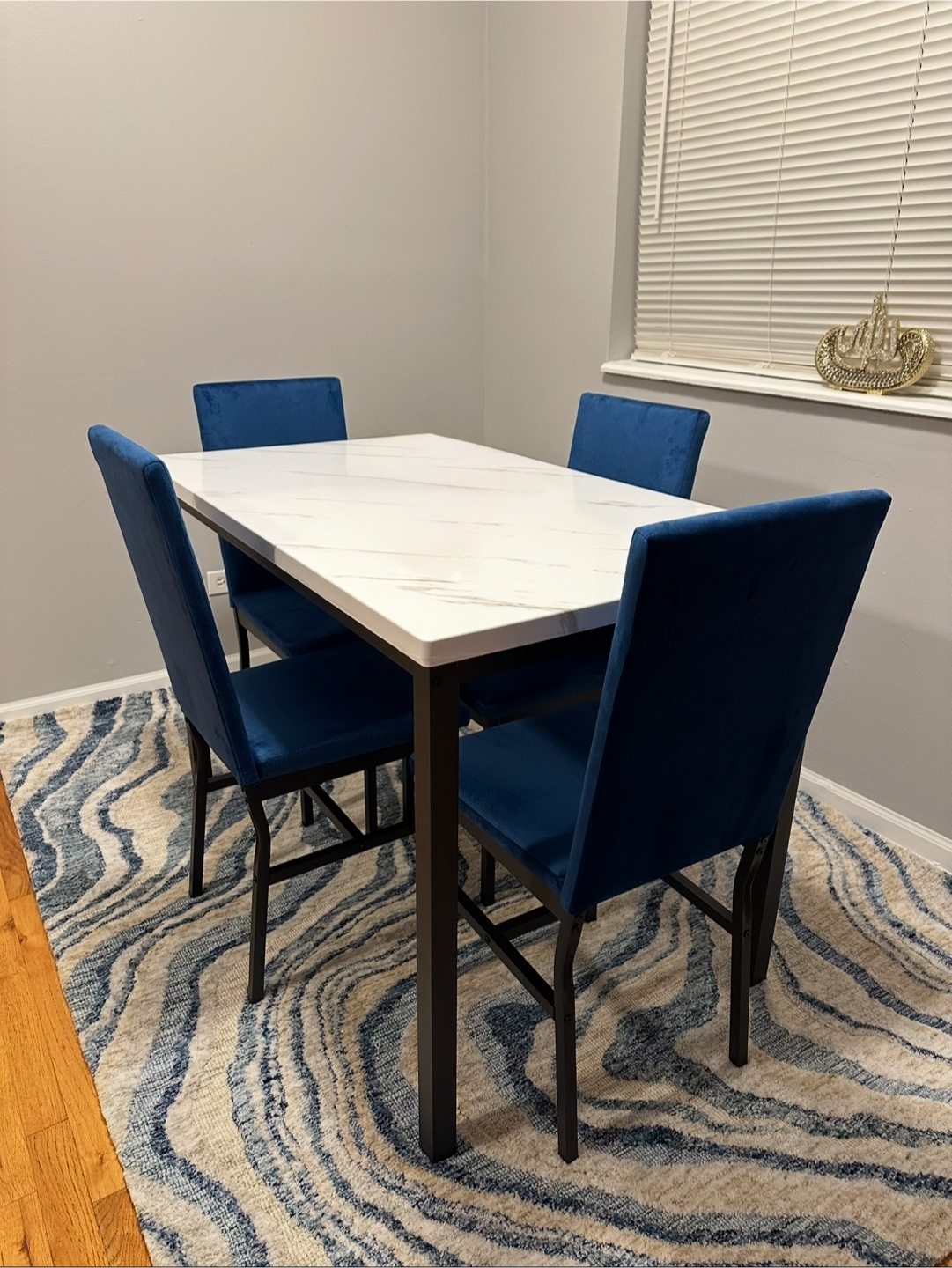 Dining Table with 4 Velvet Chairs