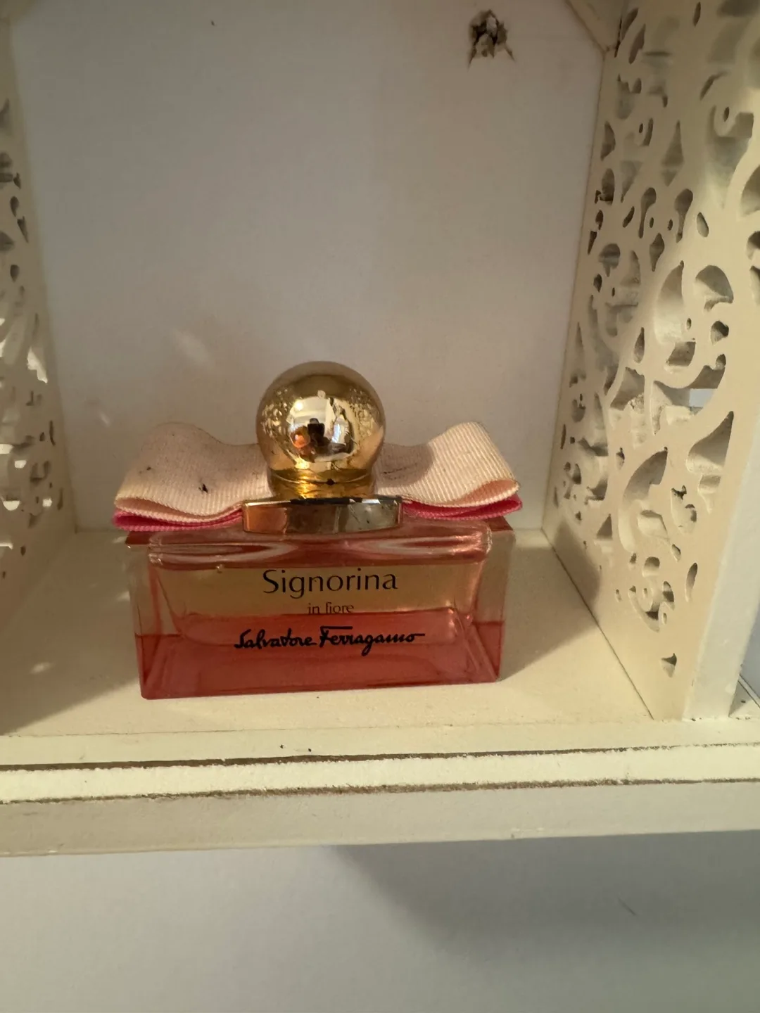 Salvatore Ferragamo Signorina in Fiore Perfume image indicator(2)