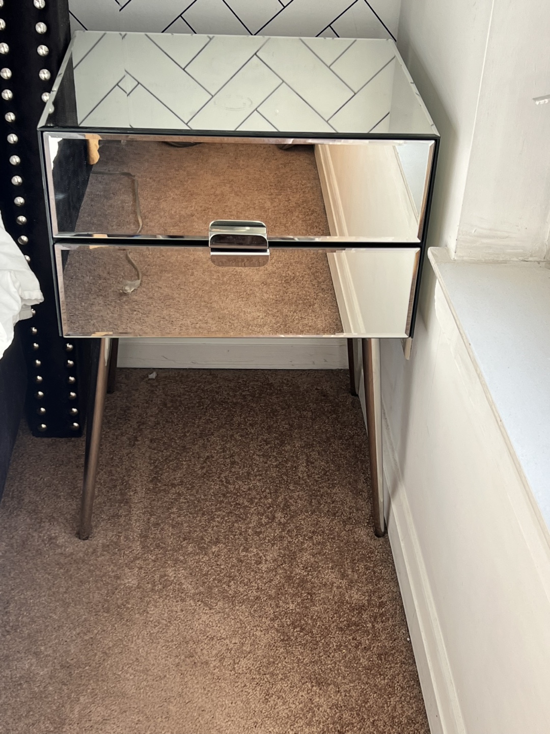 Mirrored bedside table with two drawers - photo 2