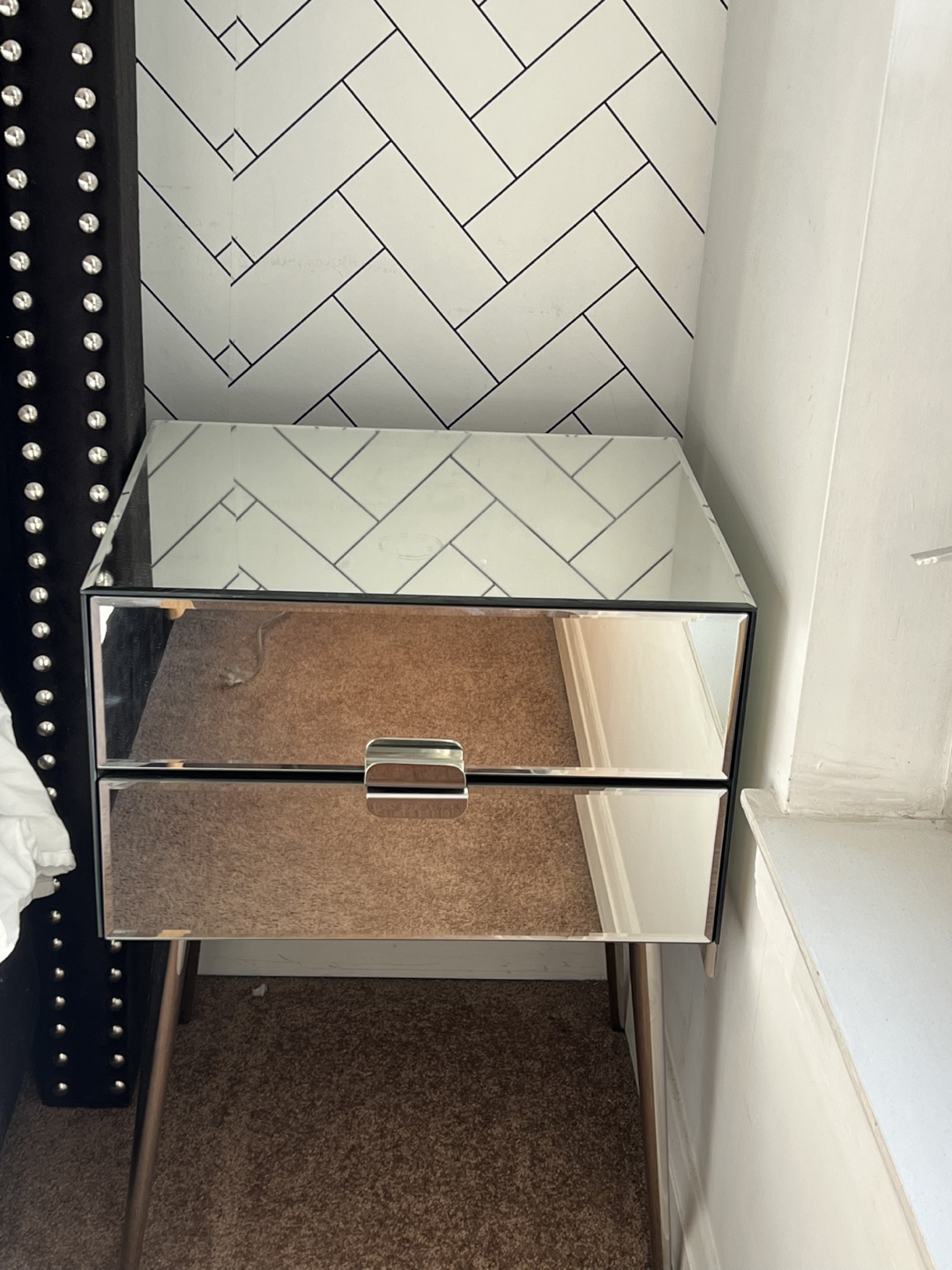 Mirrored bedside table with two drawers - photo 3