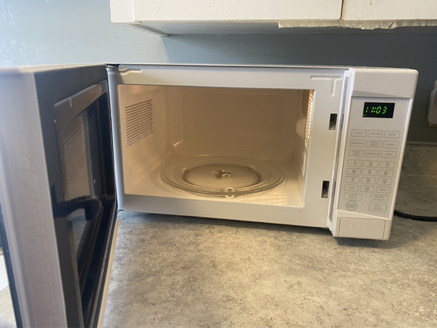 Microwave Oven - photo 2