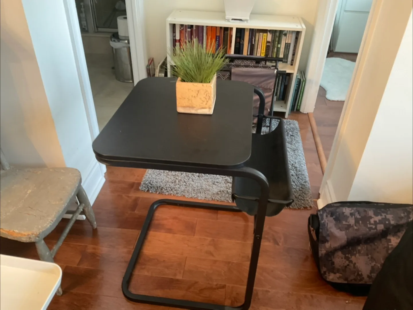 Black C-Shaped Side Table thumbnail