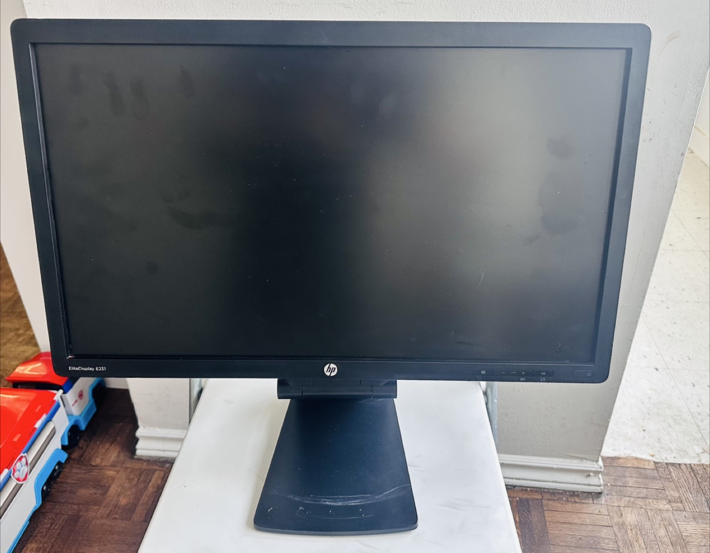 HP E222 22-inch LED Monitor