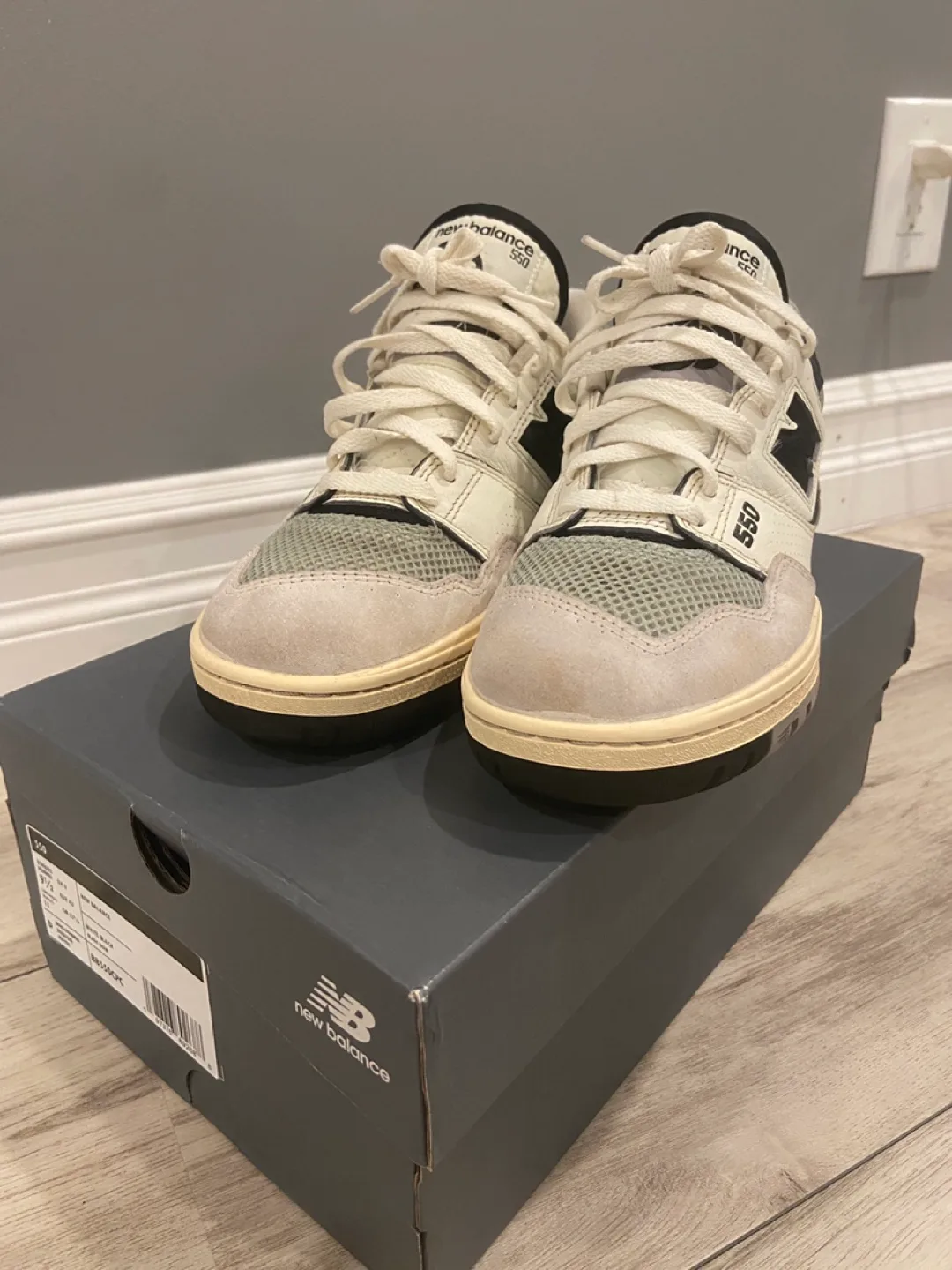 NewBalance 550’s Sea Salt with Black image indicator(2)