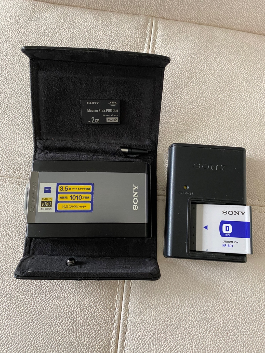 Sony Cyber-shot DSC-WX1 Digital Camera with Leather Case - photo 3