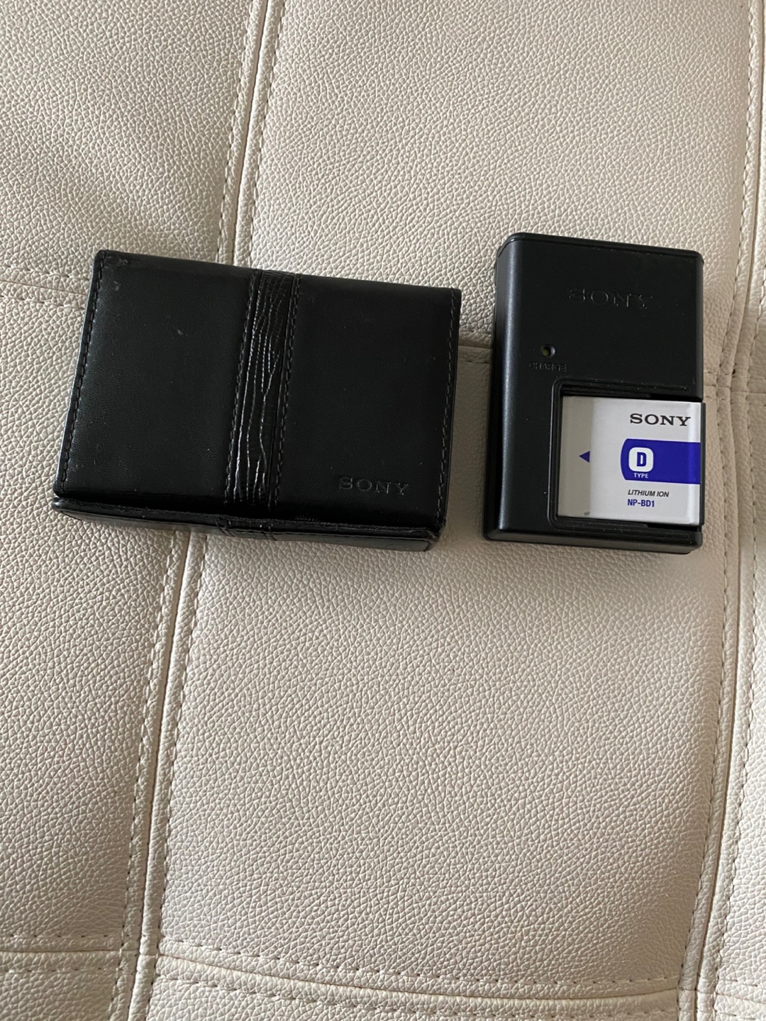 Sony Cyber-shot DSC-WX1 Digital Camera with Leather Case - photo 2
