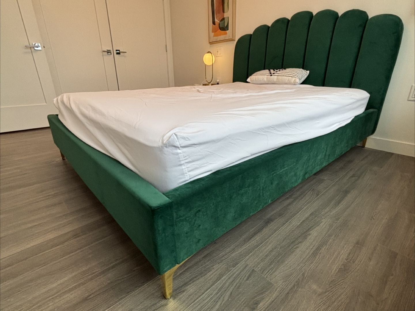 Emerald Green Velvet Queen Bed Frame - photo 3