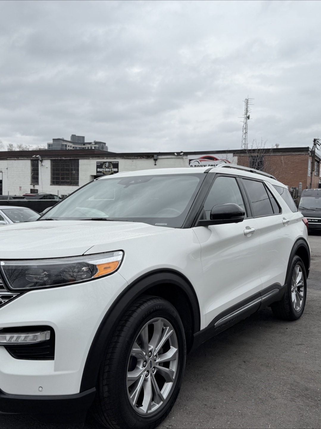 2021 Ford Explorer 4WD - photo 2