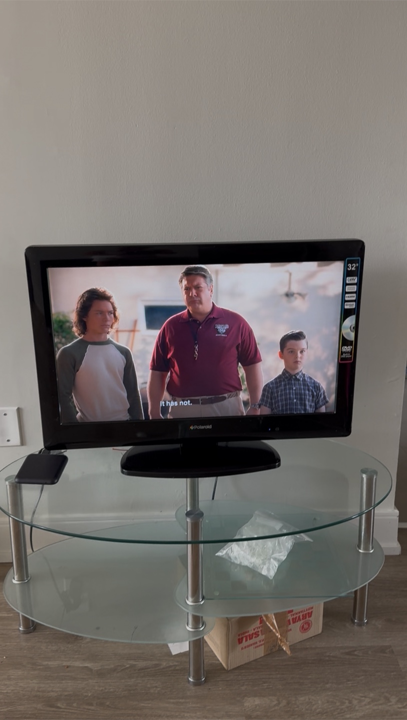 Polaroid 32" LCD TV and Glass Table