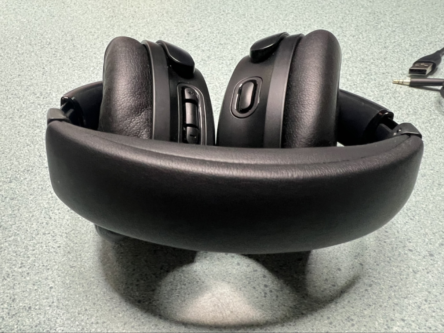 Bose Noise-Cancelling Headphones - photo 5