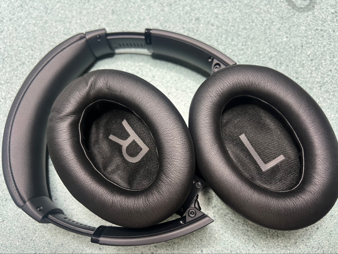 Bose Noise-Cancelling Headphones - photo 3