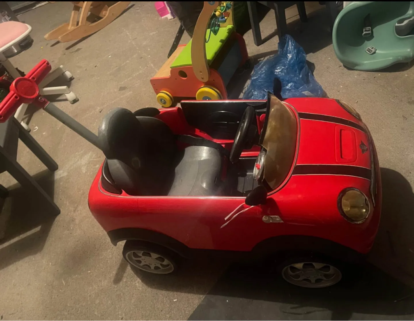 Mini Cooper Ride-On Toy Car image indicator(3)