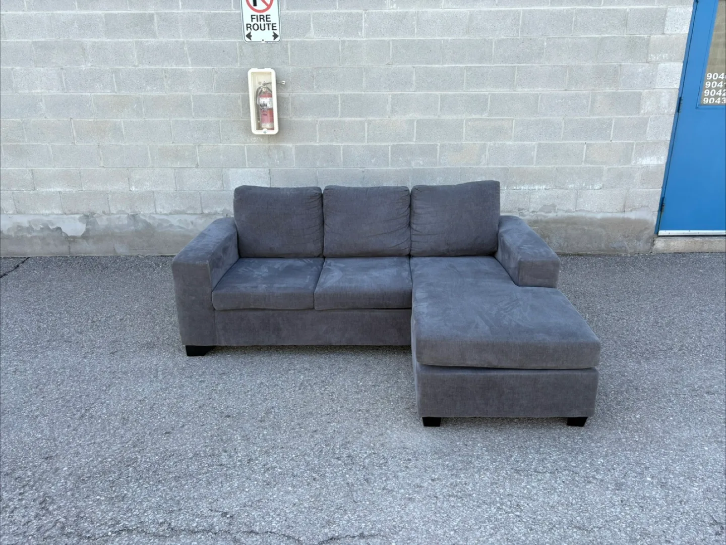 FREE DELIVERY✅ • GREY LEON’S MODERN SECTIONAL COUCH / SOFA thumbnail