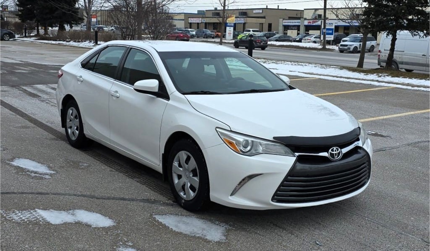 2015 Toyota Camry LE - photo 2