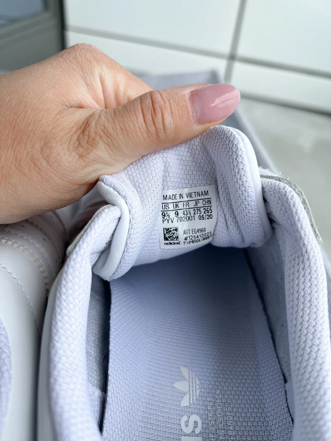 Adidas Original SUPERSTAR Men’s White Shoes Size 9 1/2 image indicator(3)