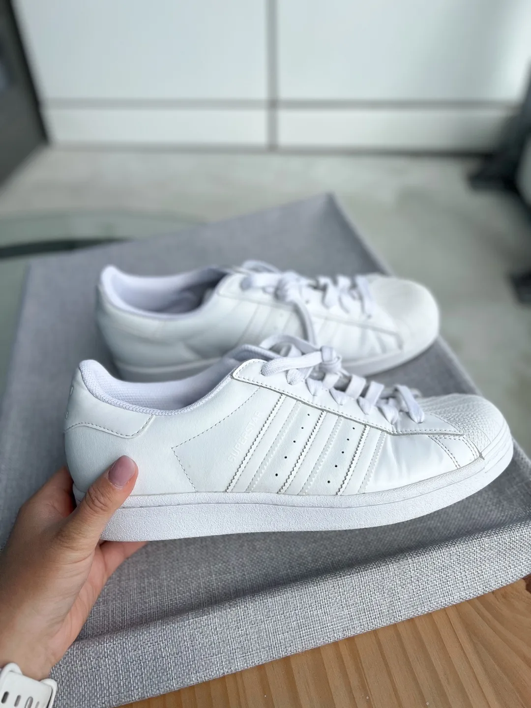 Adidas Original SUPERSTAR Men’s White Shoes Size 9 1/2 image indicator(6)