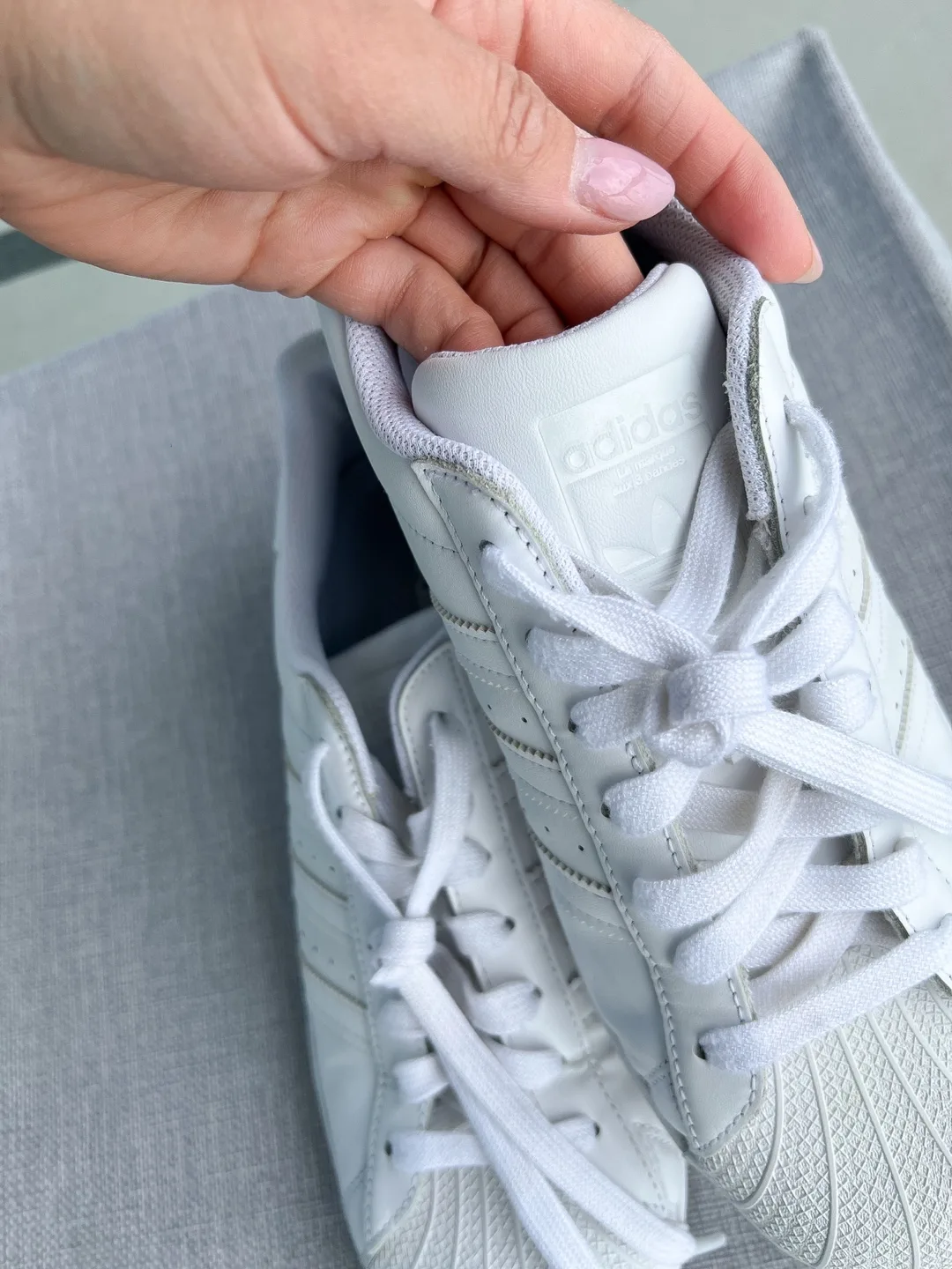 Adidas Original SUPERSTAR Men’s White Shoes Size 9 1/2 image indicator(8)