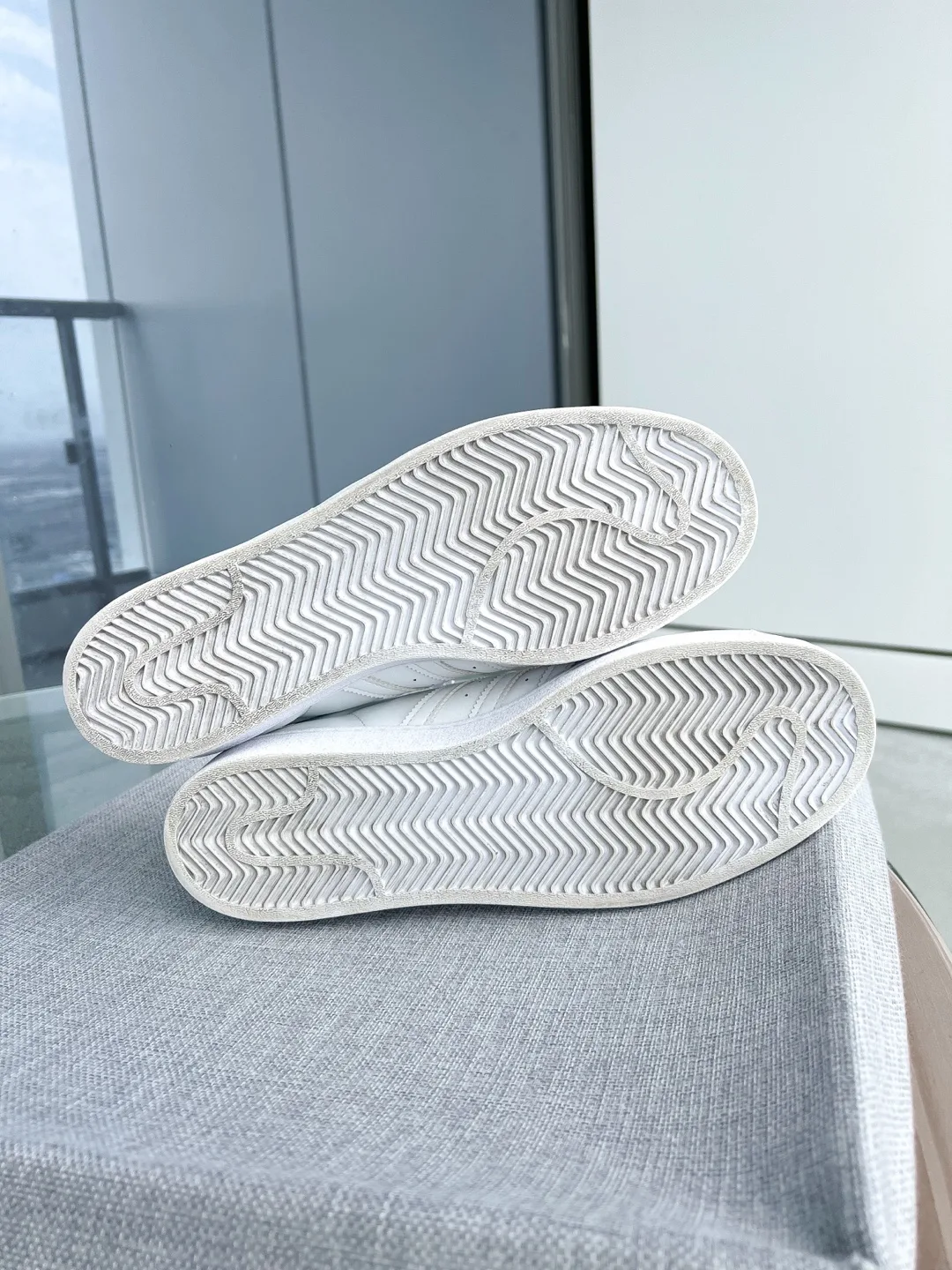 Adidas Original SUPERSTAR Men’s White Shoes Size 9 1/2 image indicator(10)