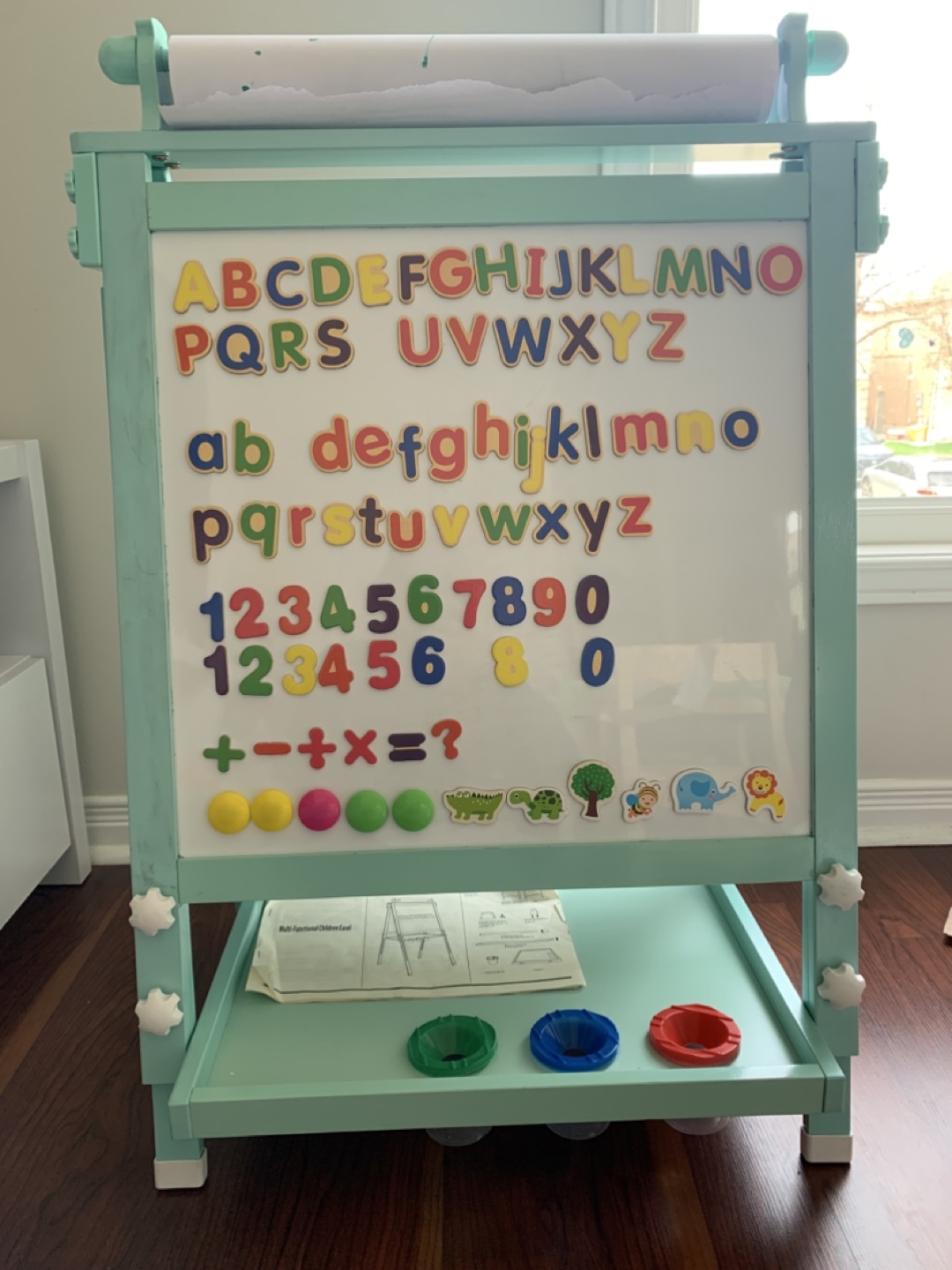 Kids Easel with Chalkboard, Magnetic Whiteboard & Paper roll