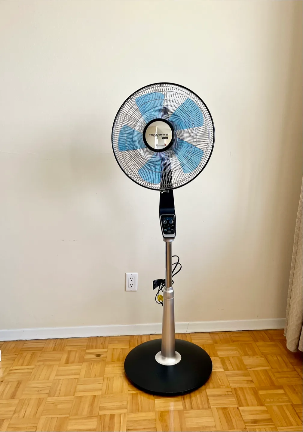 Rowenta Turbo Silence Extreme 16” Stand Fan thumbnail