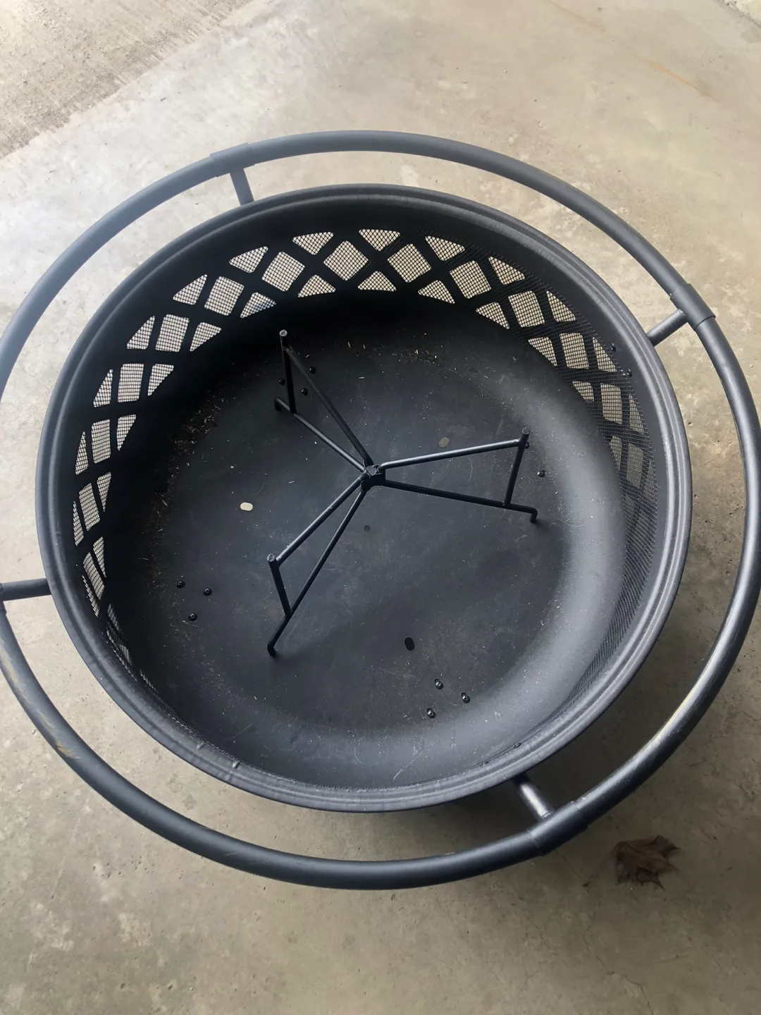 Black Metal Outdoor Wood Fire Pit image indicator(4)