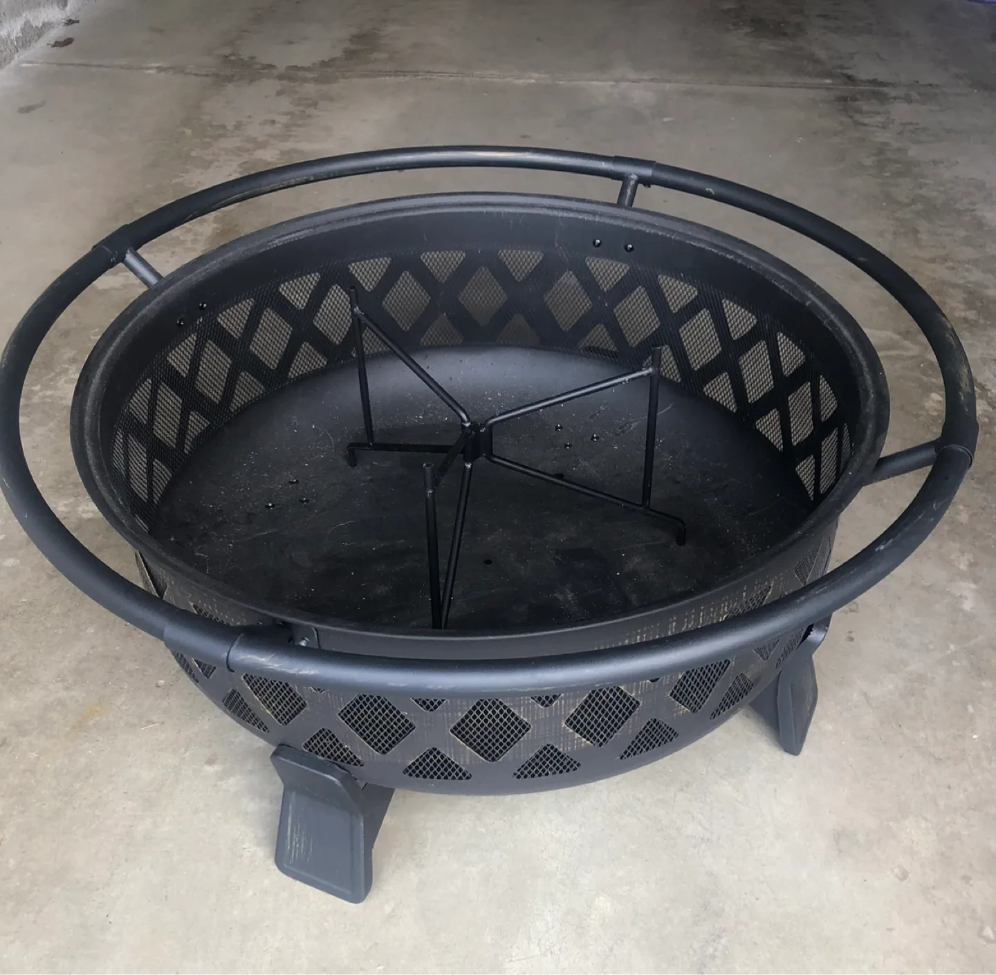 Black Metal Outdoor Wood Fire Pit image indicator(5)