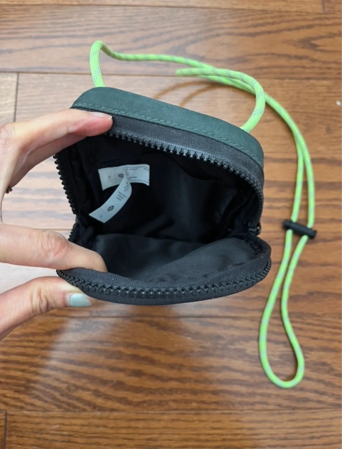 Lululemon Everywhere Belt Bag -Discontinued image indicator(4)