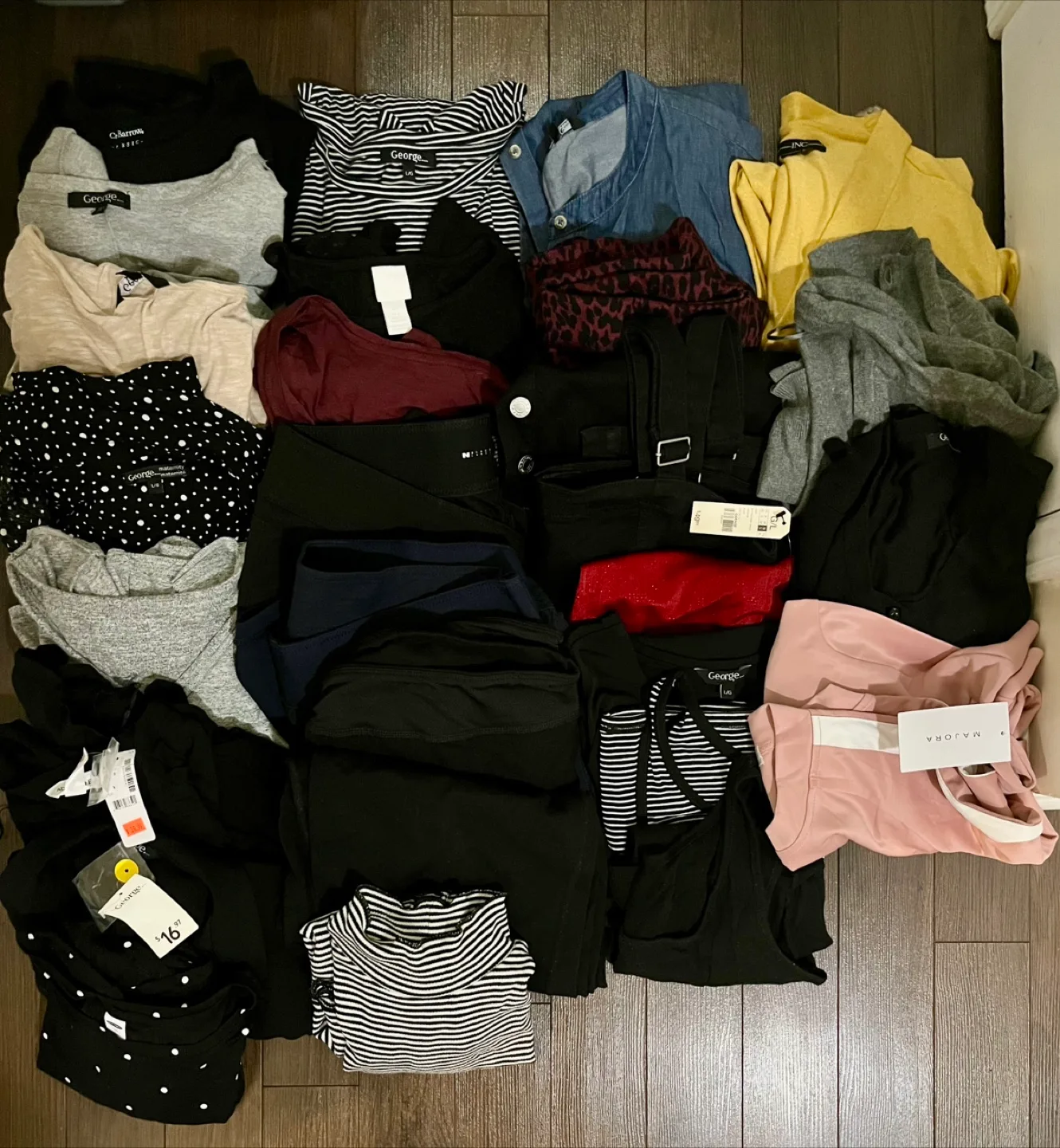 Women’s Clothing Lot SizeL/XL,27 pieces thumbnail