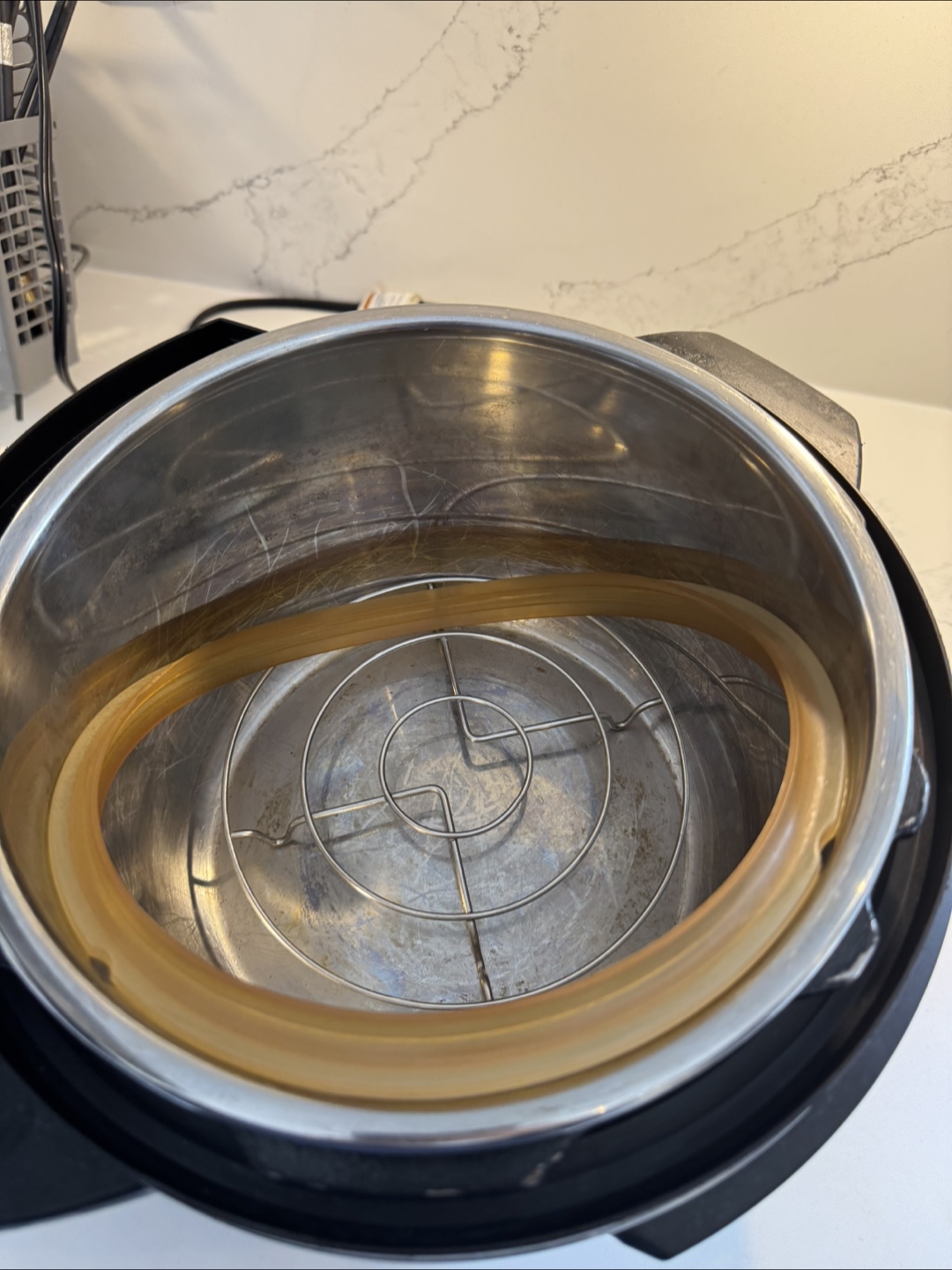 Instant Pot IP-LUX Multi-Use Programmable Pressure Cooker - photo 2