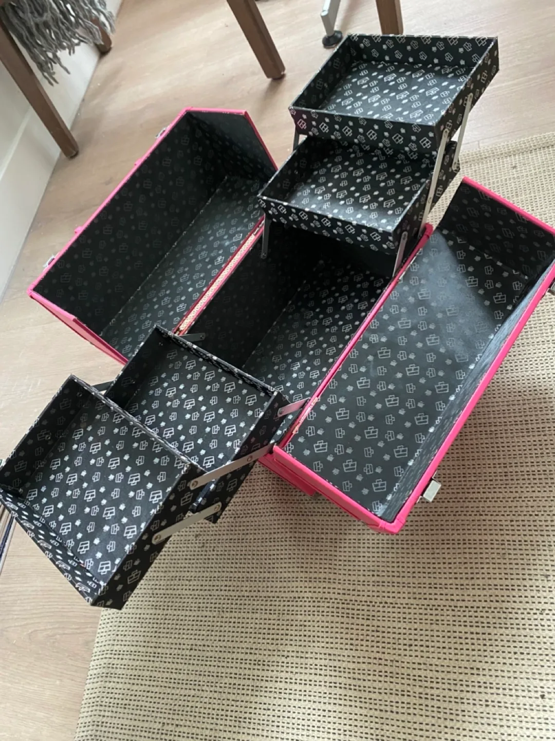 Cosmetic storage case image indicator(3)