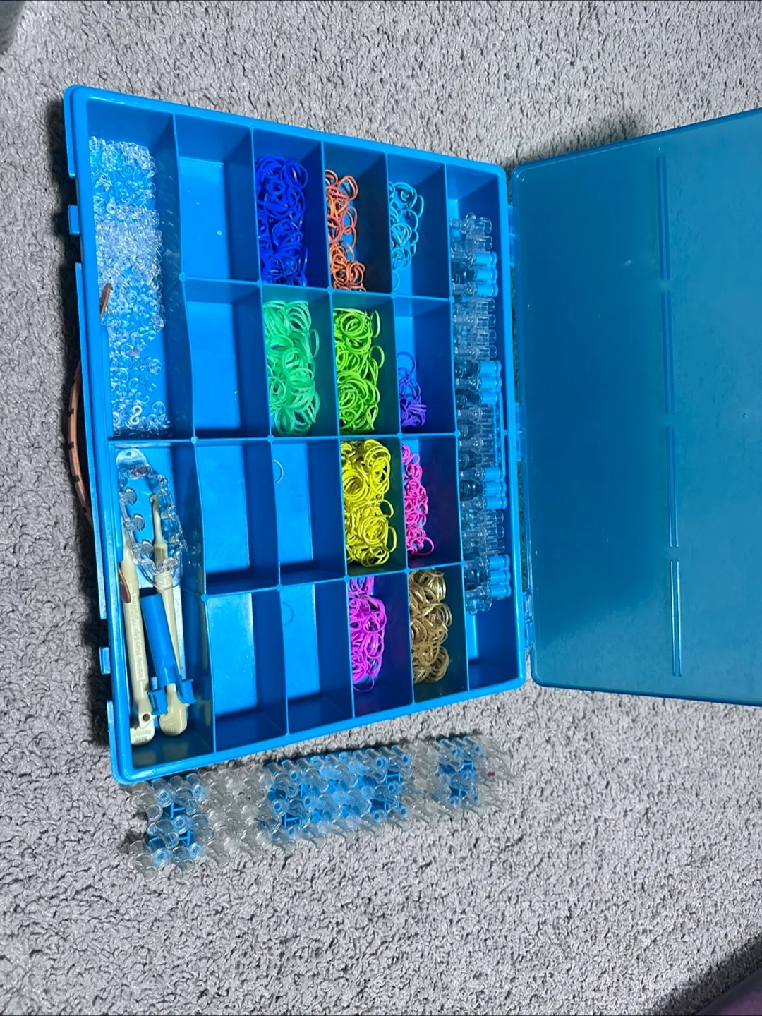 Rainbow Loom Kit with Books and Extra Rubber Bands thumbnail