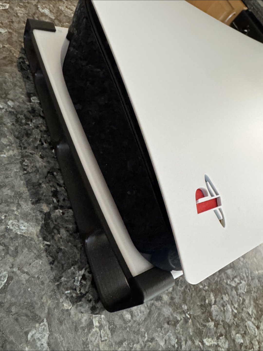 Barely used PS5 - photo 2