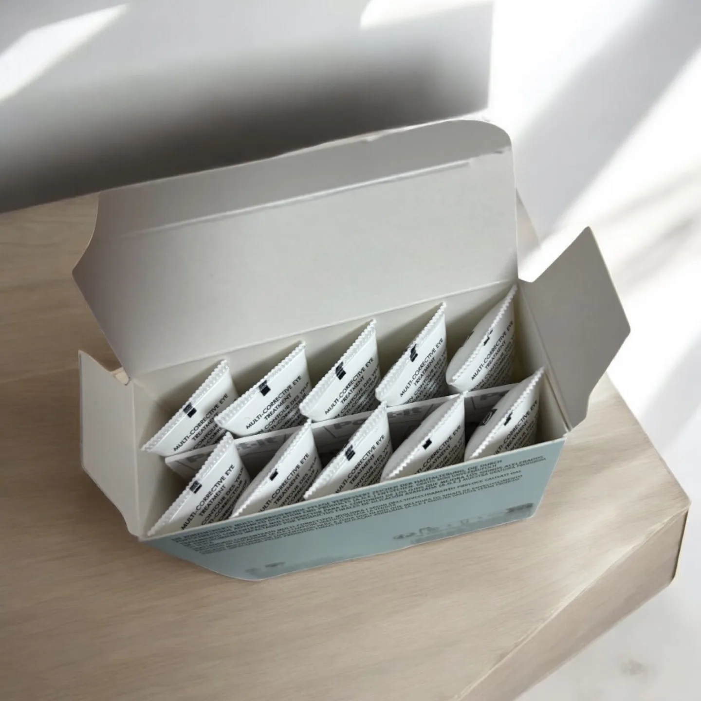 Skinceuticals A.G.E. Advanced Eye Treatment Samples (10 x 4ml) image indicator(3)