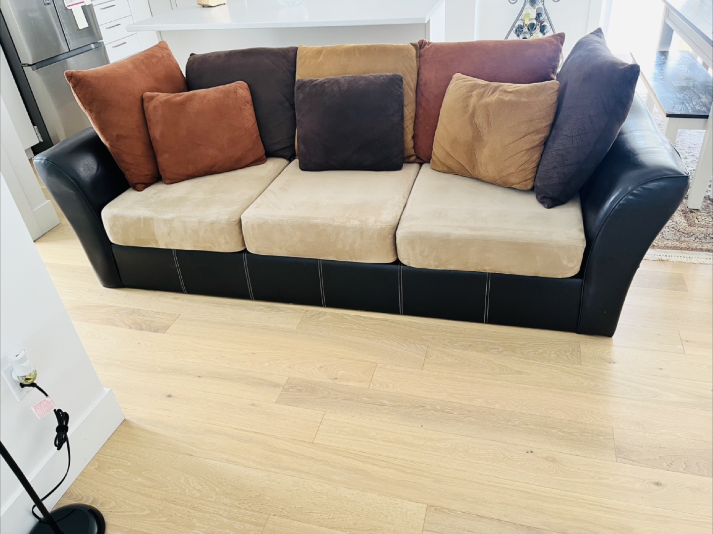 Three-seater sofa with throw pillows