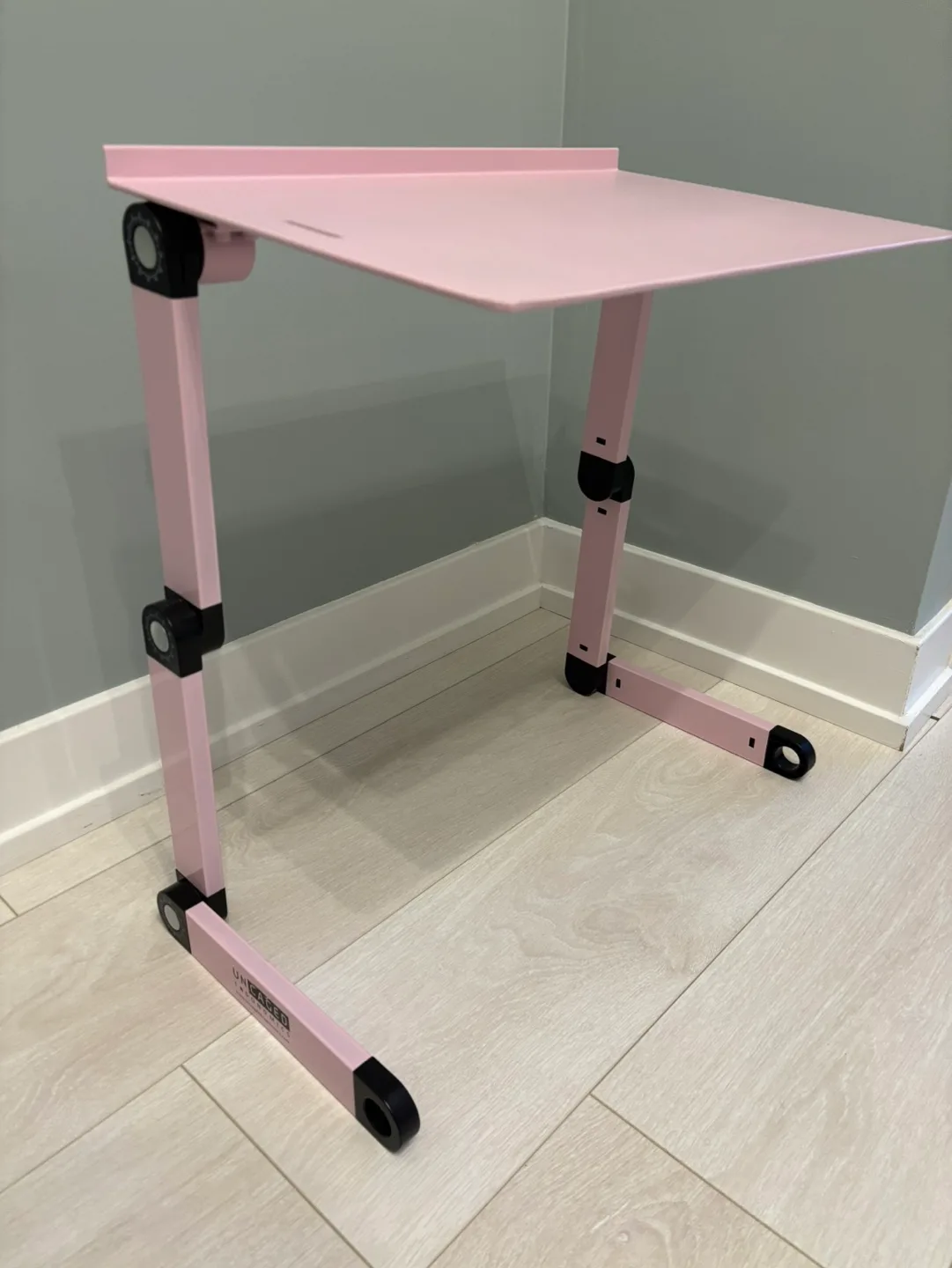 Adjustable Laptop Stand image indicator(2)