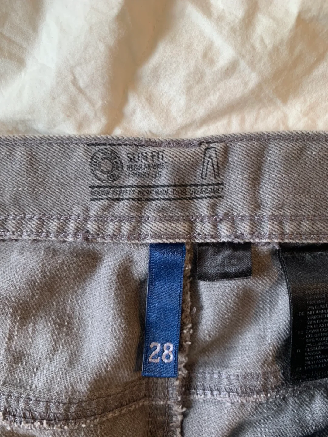 Grey jeans, waist 28 image indicator(3)