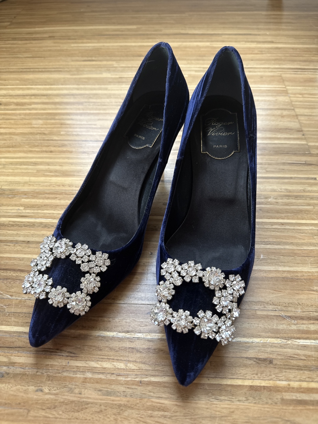 Roger Vivier Decolleté Sin Flower Strass 65 Pumps—Navy Velvet