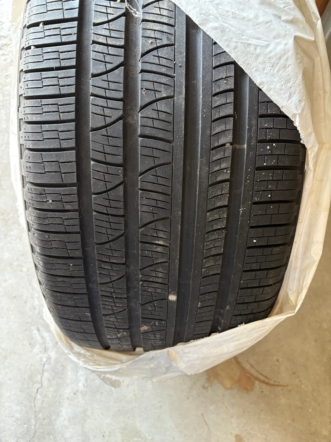 Pirelli Scorpion Verde All Season Tires - 315/35 R21 image indicator(2)