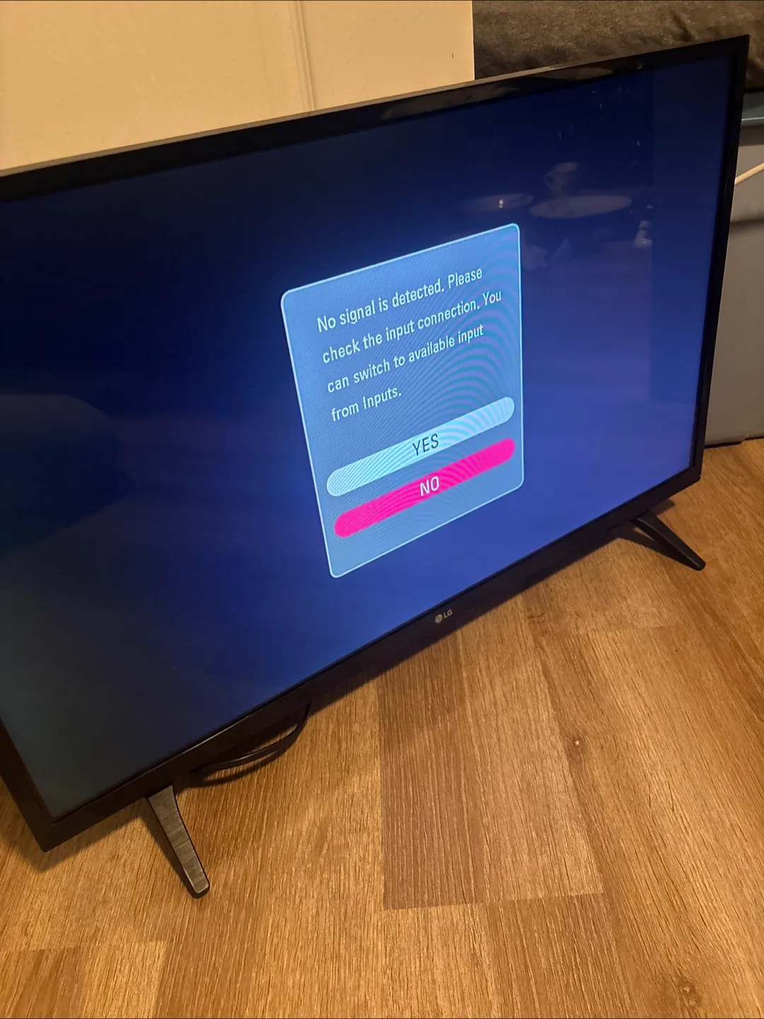 LG 32LJ500B 32-inch LCD TV with Remote image indicator(4)