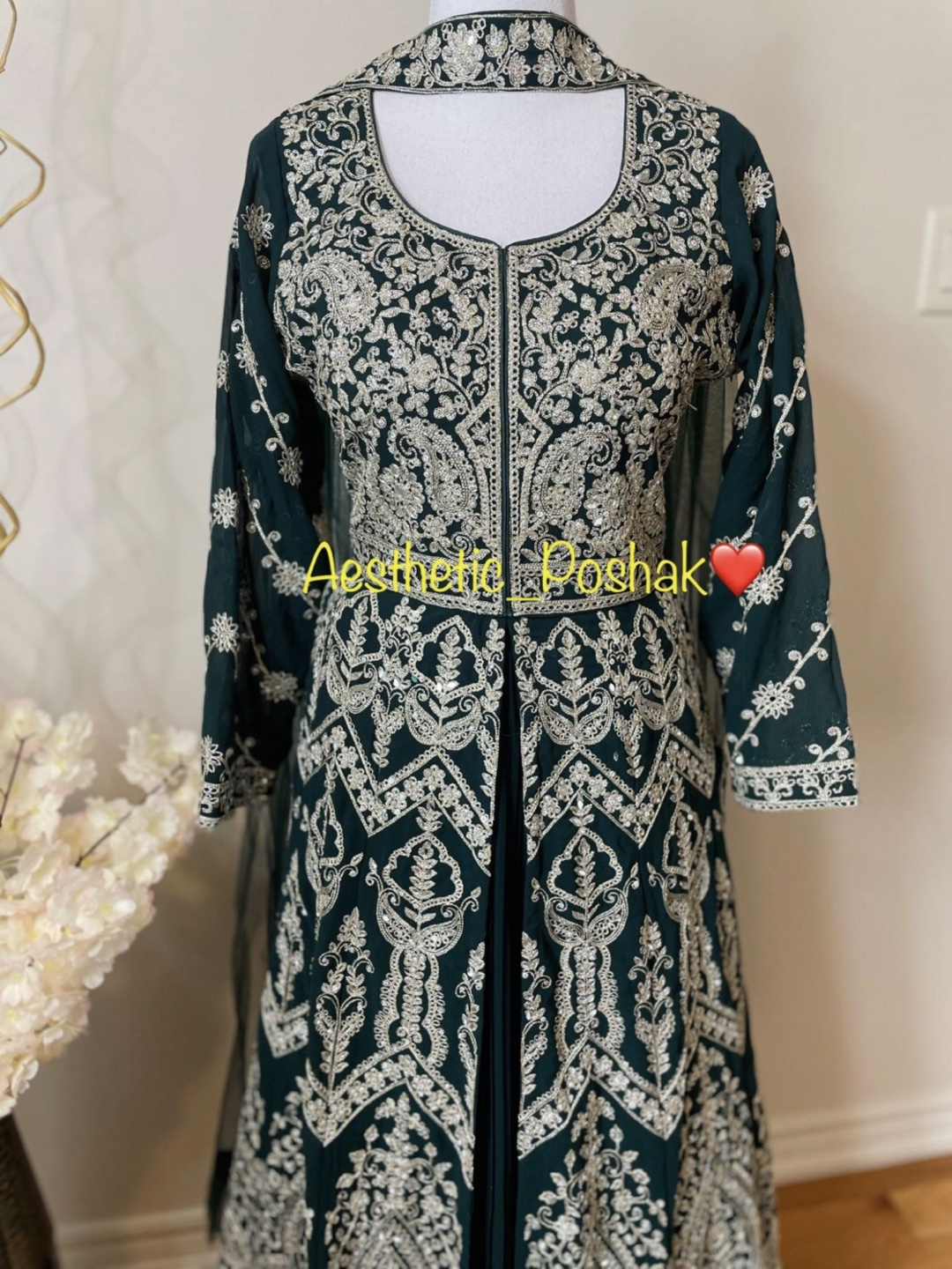 Gorgeous Emerald Green Embroidered Pakistani front cut dress - photo 2
