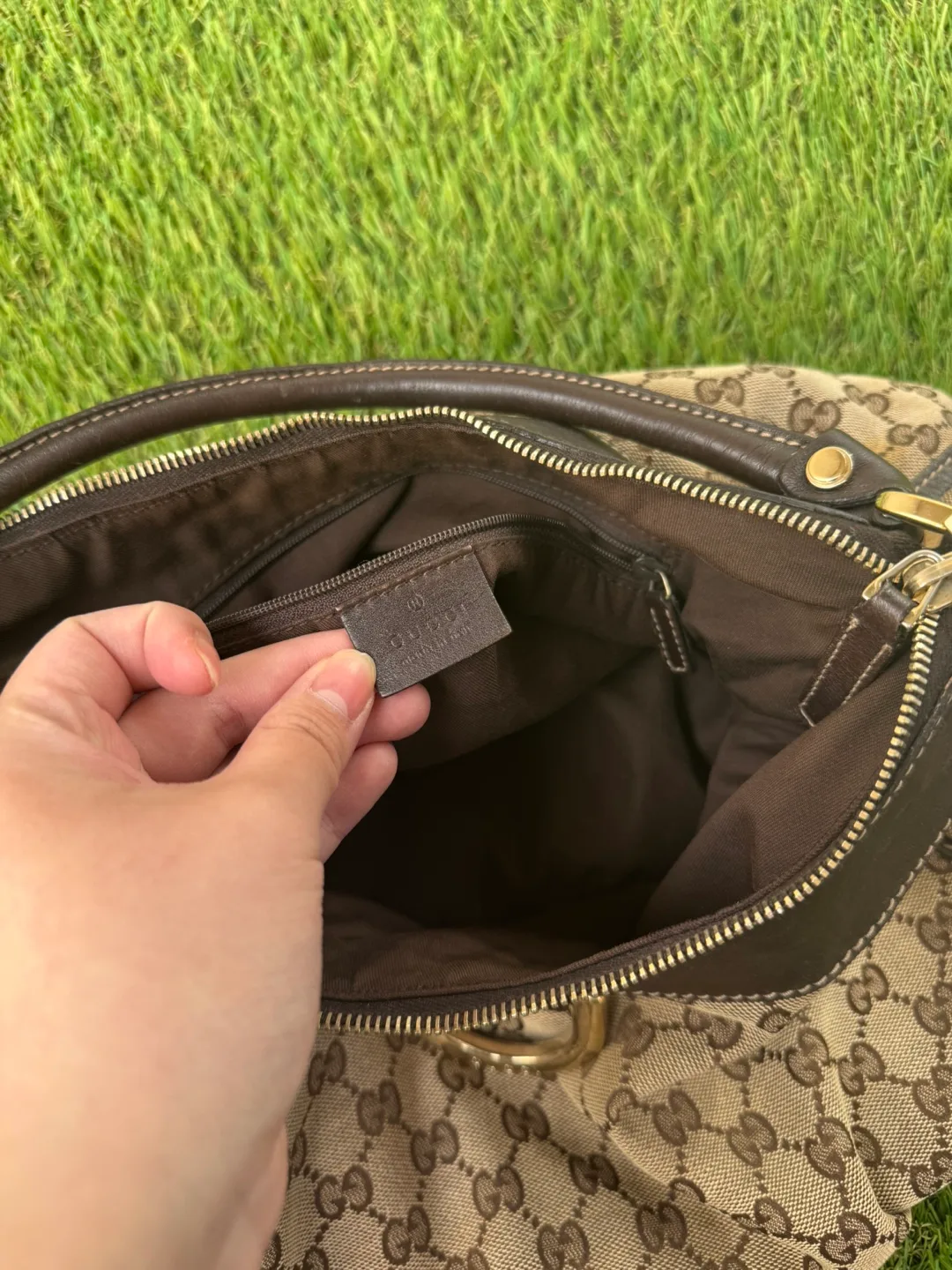 Authentic Gucci Abbey Vintage Canvas bag image indicator(6)