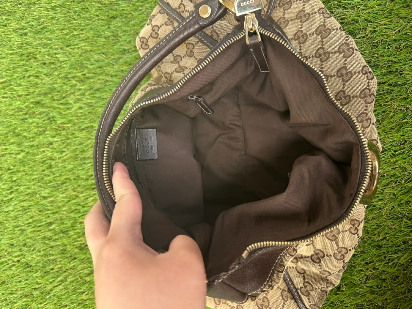 Authentic Gucci Abbey Vintage Canvas bag image indicator(8)