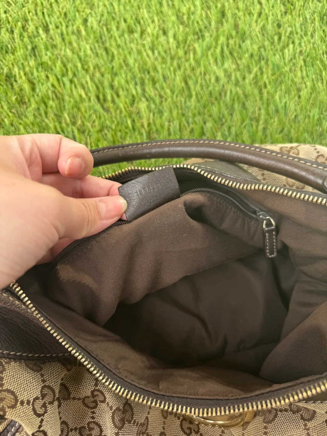 Authentic Gucci Abbey Vintage Canvas bag image indicator(7)