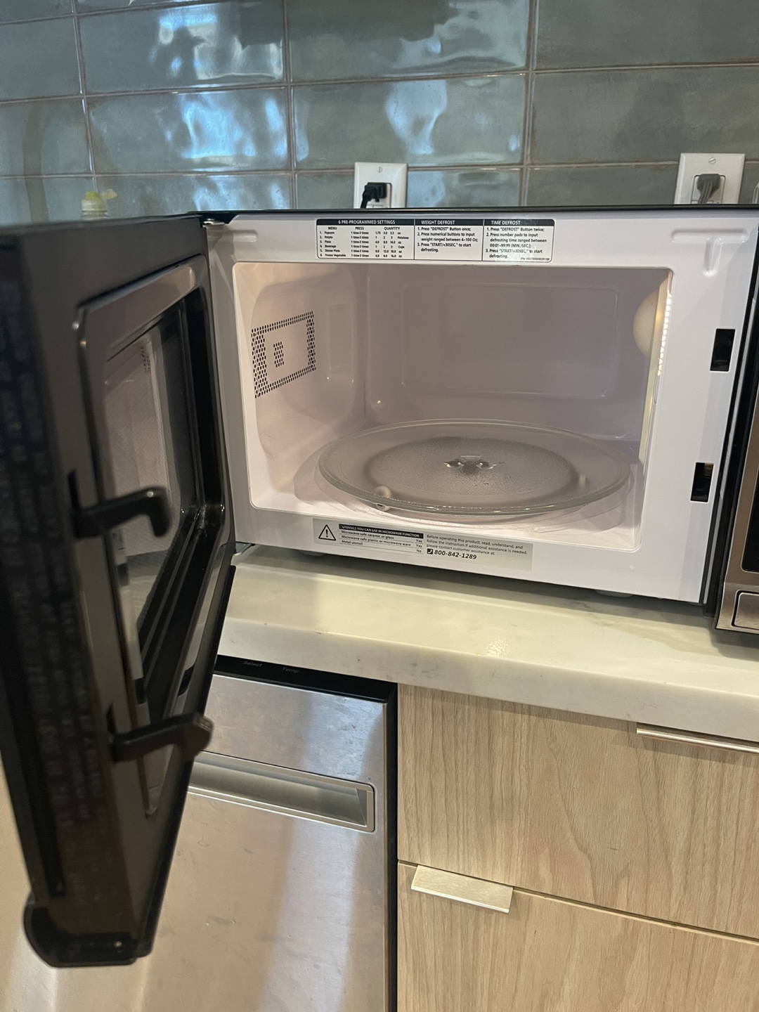Black+Decker Microwave - photo 2
