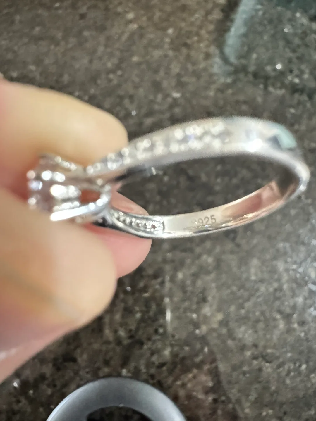 Woman fashion rings image indicator(3)