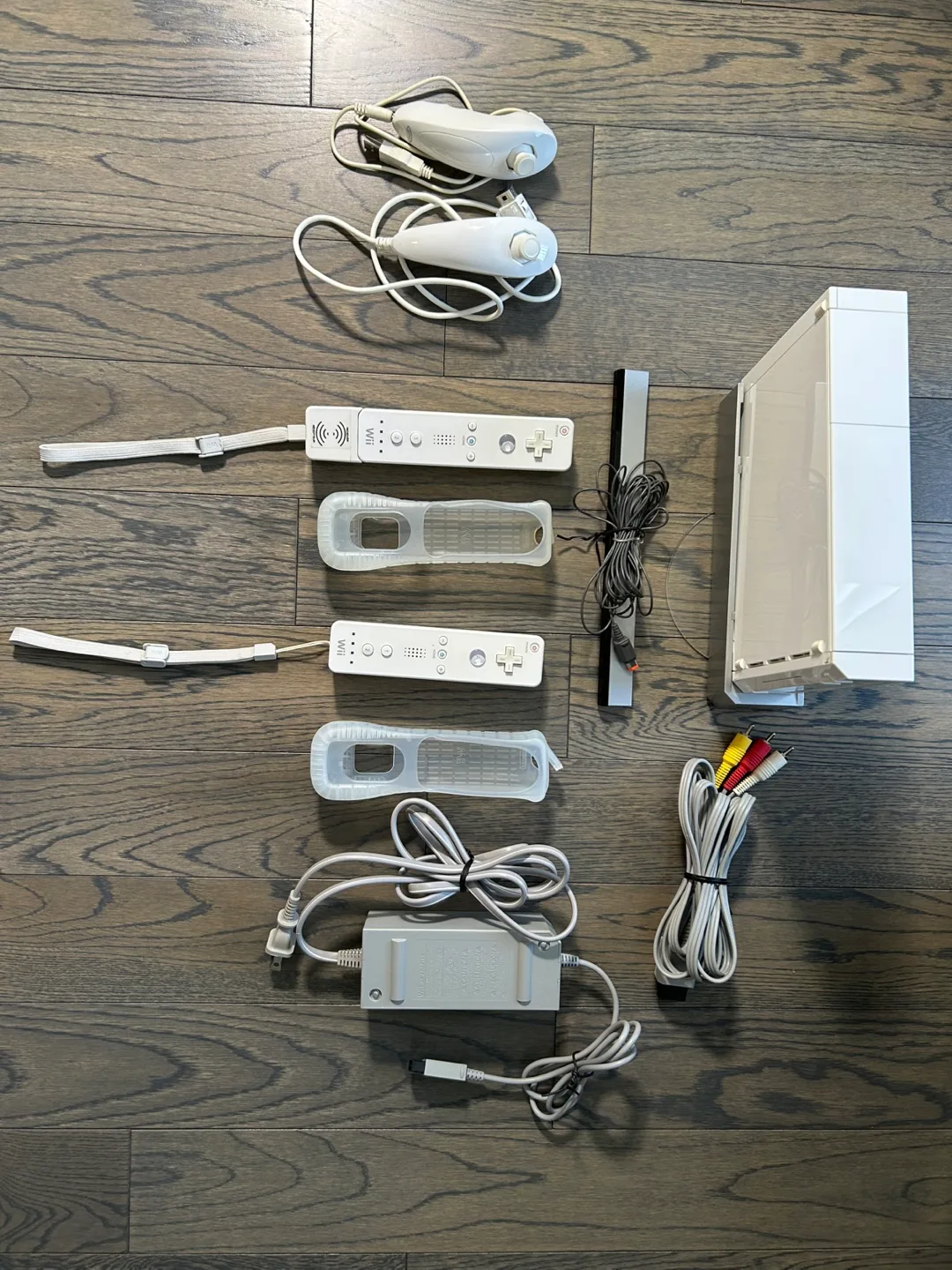 2006 Nintendo Wii Console with Accessories image indicator(3)