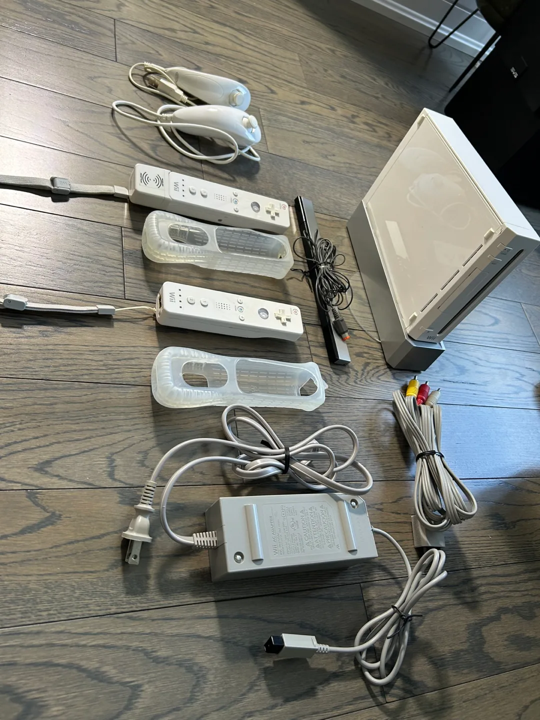 2006 Nintendo Wii Console with Accessories image indicator(2)