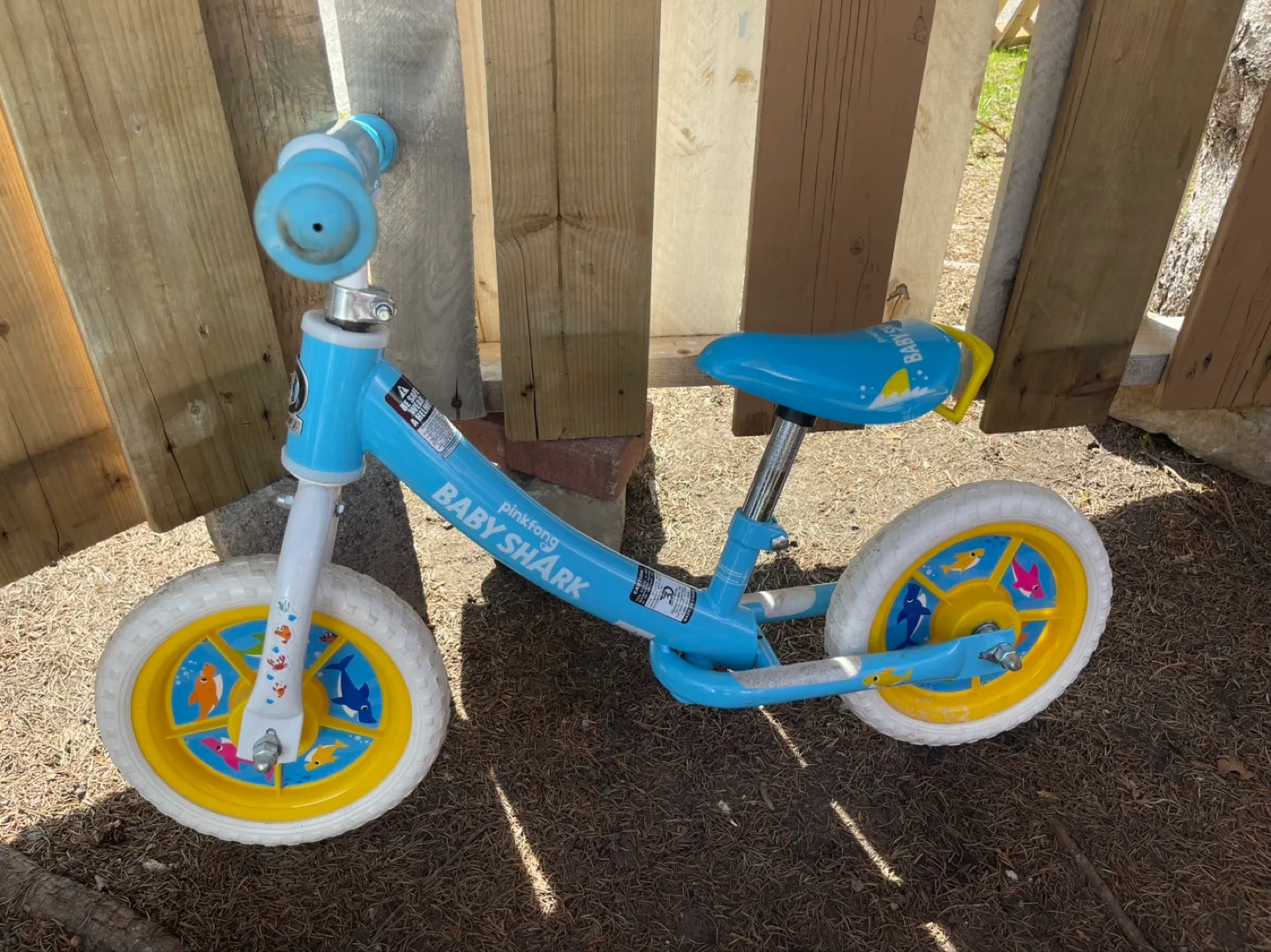 Pinkfong Baby Shark Balance Bike thumbnail