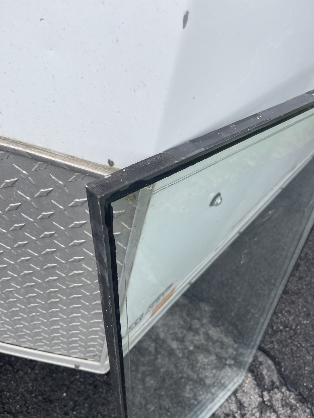Glass window pane replacement - photo 2